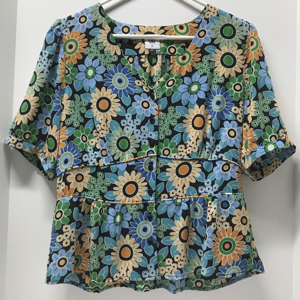 CAbi # 5900 "Happy Top" Fitted Floral Short Sleeve Blouse
